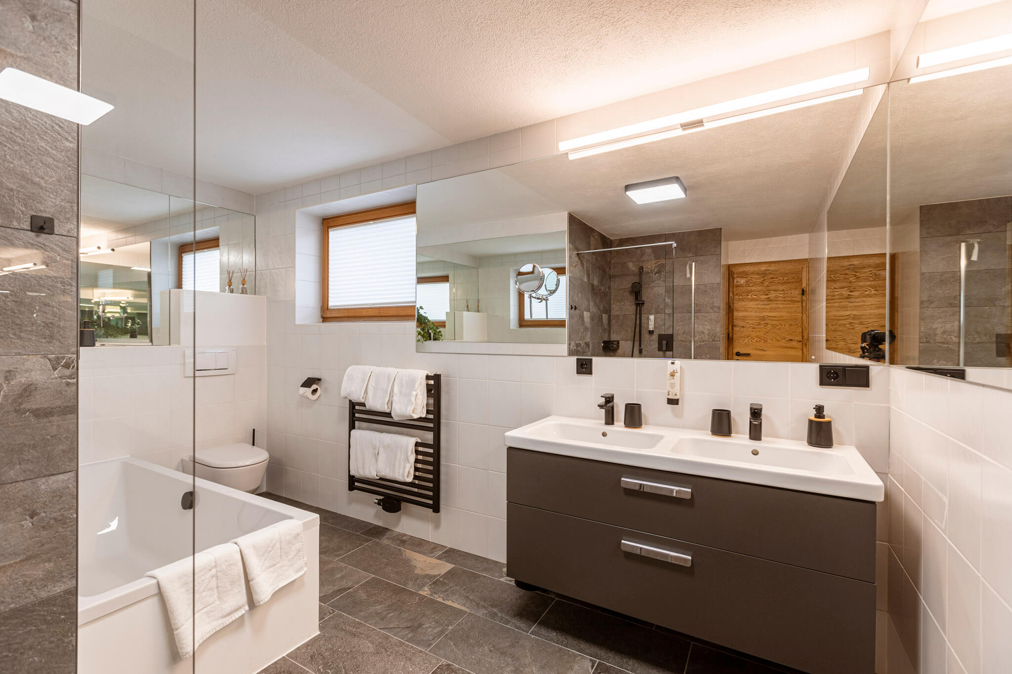 Badezimmer - Zugspitz Suites Lermoos Badezimmer - Zugspitz Suites Lermoos