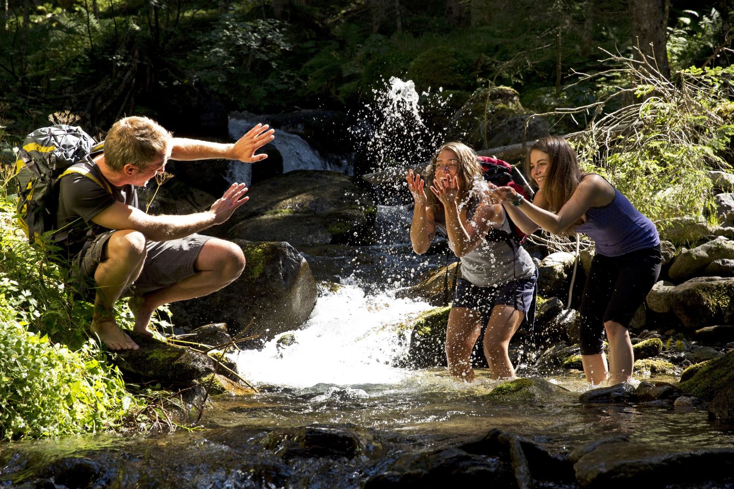 Wanderer am Grünbach in der Steiermark – © Raffalt Wanderer am Grünbach in der Steiermark – © Raffalt