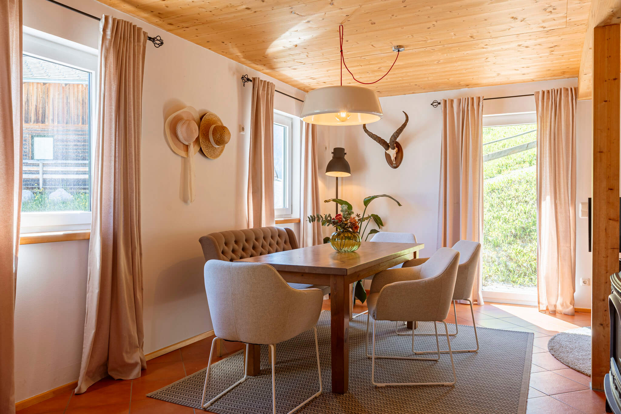 Dining area Alpendorf Dachstein West Dining area Alpendorf Dachstein West