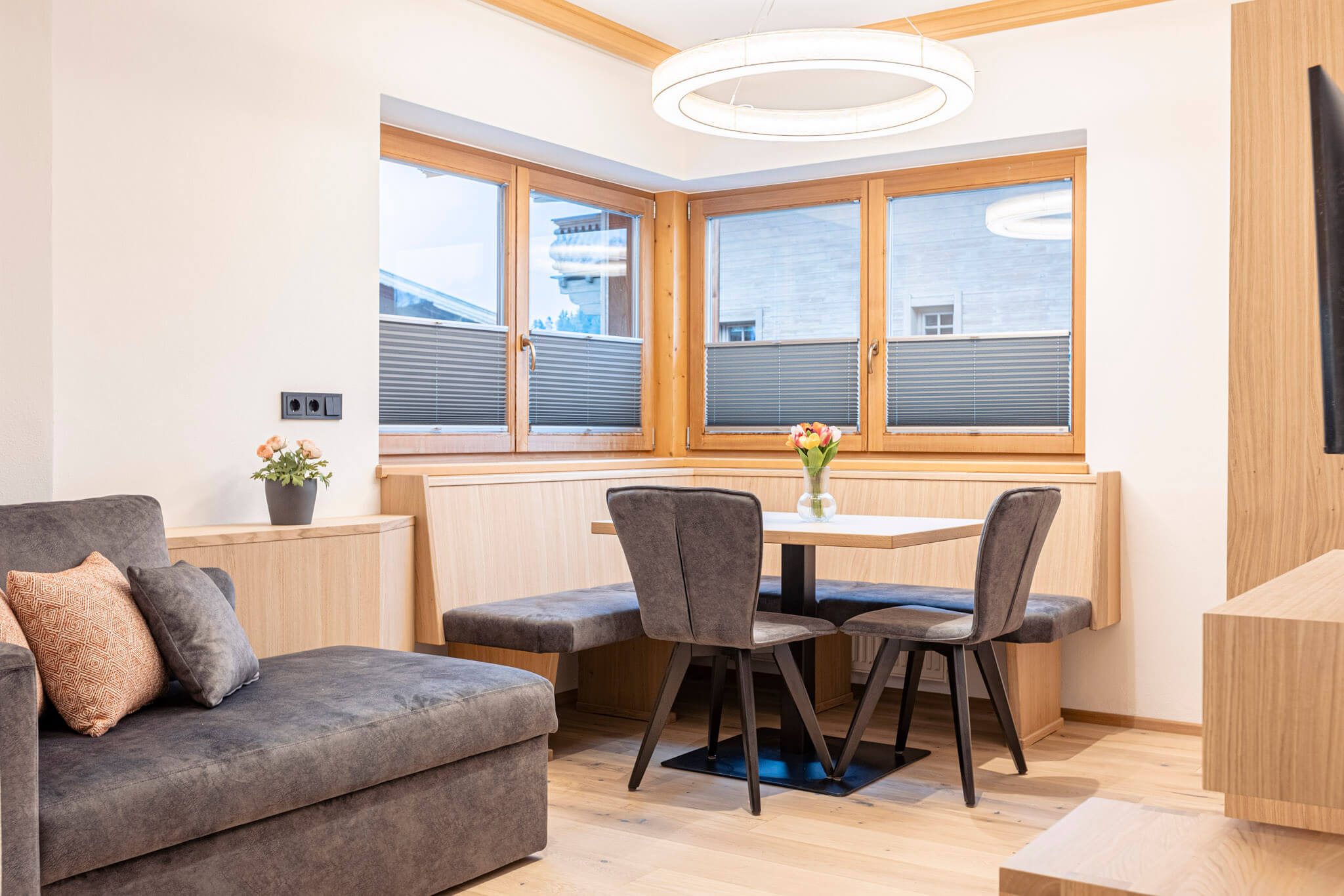 Wohn- und Essbereich Suite Schwarzsee - Dorfresort Kitzbühel Wohn- und Essbereich Suite Schwarzsee - Dorfresort Kitzbühel