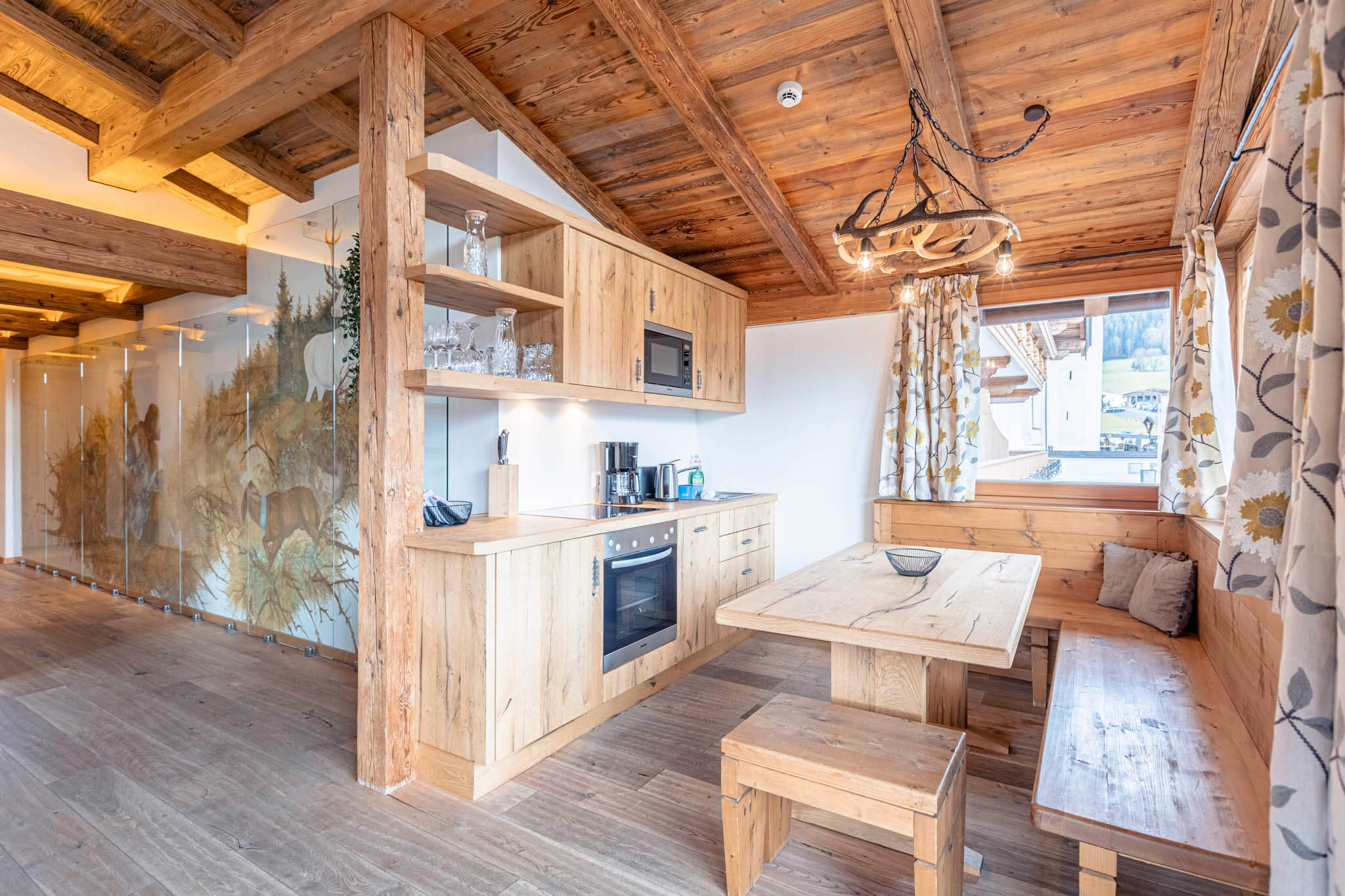 Küche mit Essbereich Penthouse Wilder Kaiser - Dorfresort Kitzbühel Küche mit Essbereich Penthouse Wilder Kaiser - Dorfresort Kitzbühel