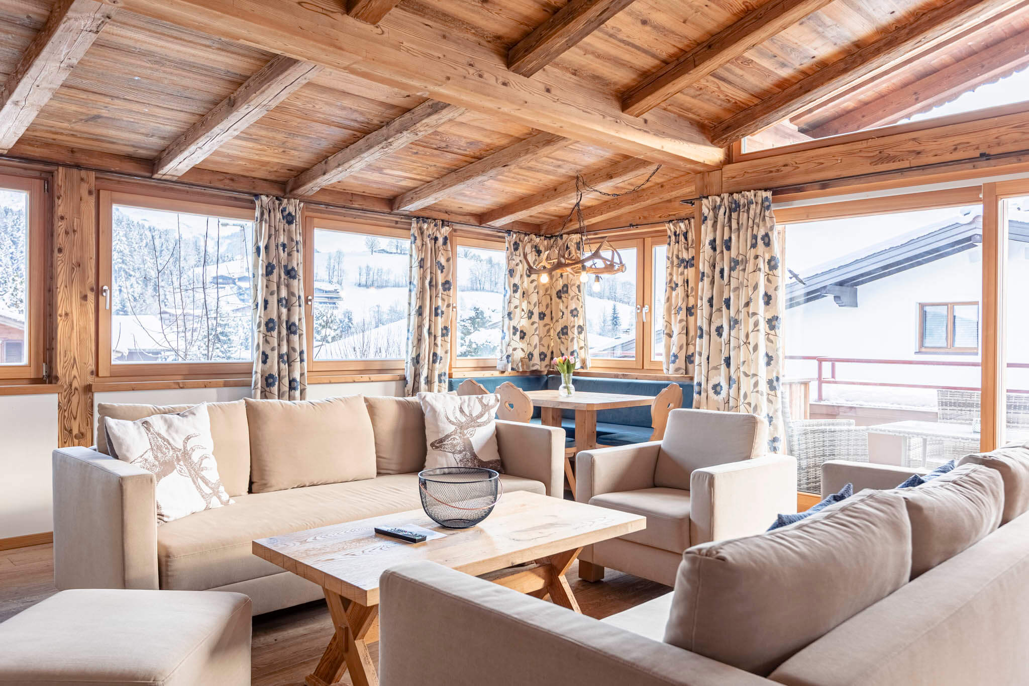 Wohnbereich Penthouse Hahnenkamm - Dorfresort Kitzbühel Wohnbereich Penthouse Hahnenkamm - Dorfresort Kitzbühel