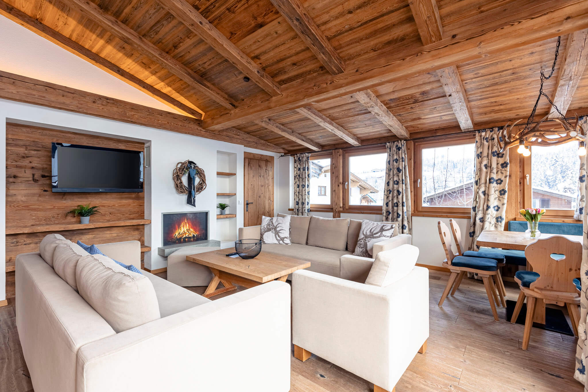 Wohnbereich Penthouse Hahnenkamm - Dorfresort Kitzbühel Wohnbereich Penthouse Hahnenkamm - Dorfresort Kitzbühel