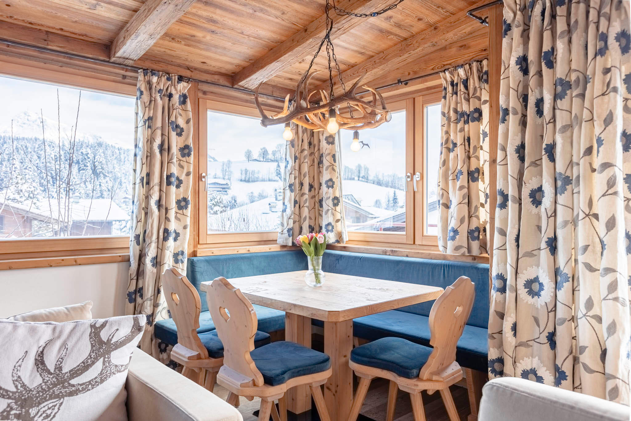 Essbereich Penthouse Hahnenkamm - Dorfresort Kitzbühel Essbereich Penthouse Hahnenkamm - Dorfresort Kitzbühel