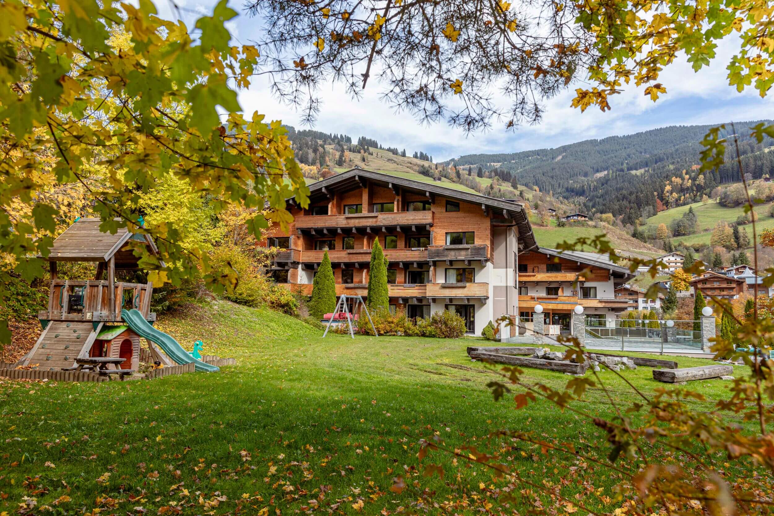 Außenansicht Saalbach Suites - Ferienwohnungen Saalbach Außenansicht Saalbach Suites - Ferienwohnungen Saalbach